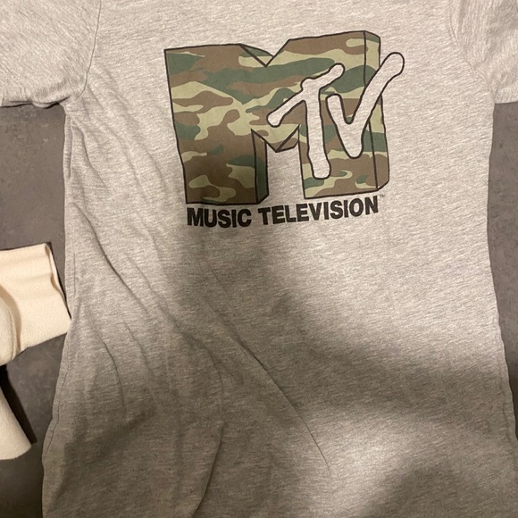 MTV sweatshirt & shirt set 💖 - Picture 3 of 4